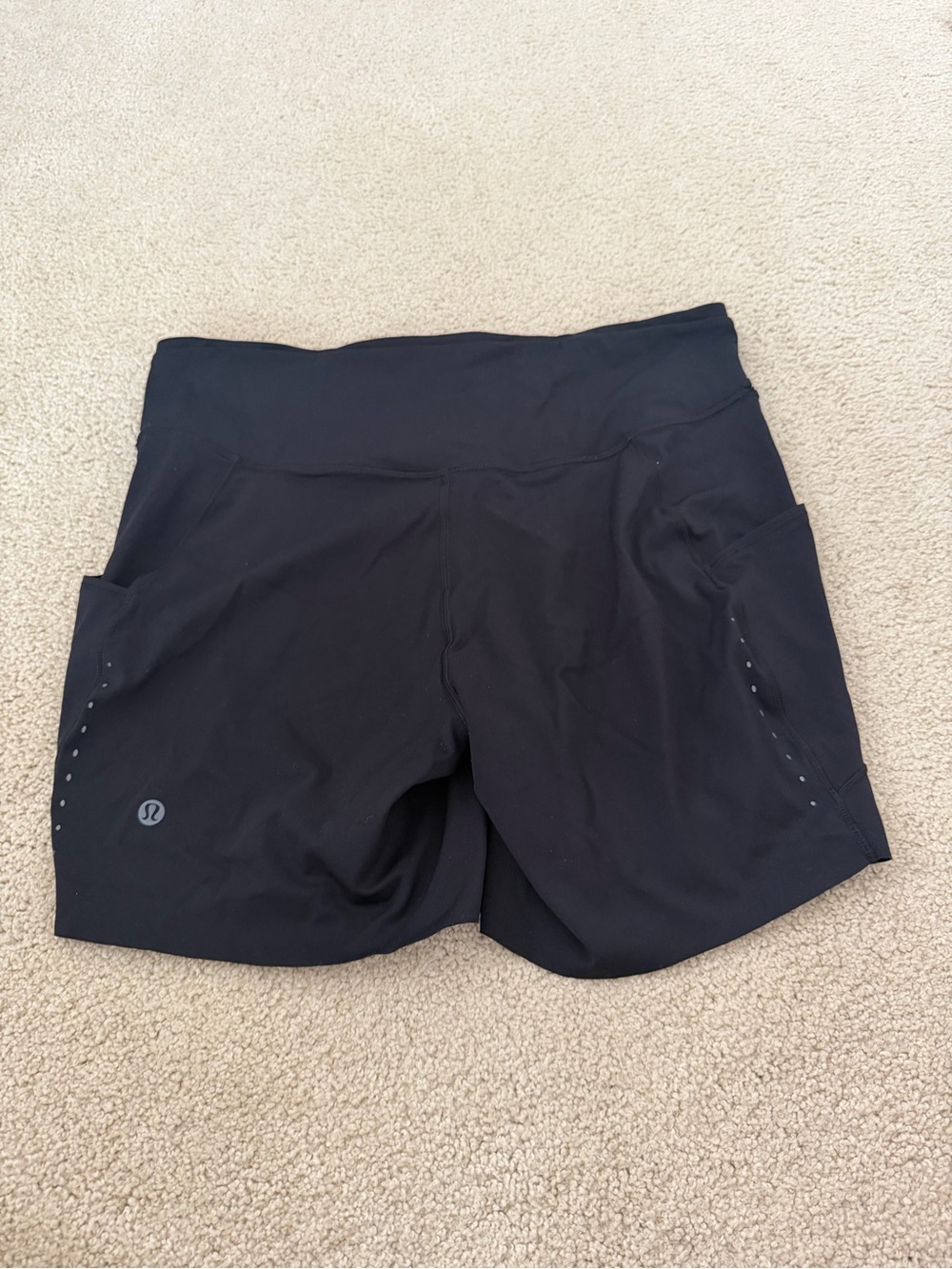 lululemon athletica Black Fast and Free High-Rise Bike 6” Shorts with Side Pocke - Picture 4 of 4